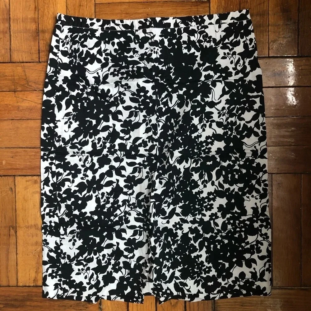 Old Navy Floral Knee length pencil skirt size 4